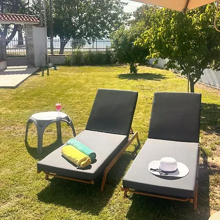 Vilă Rasha With Pool Pool Nea Iraklia